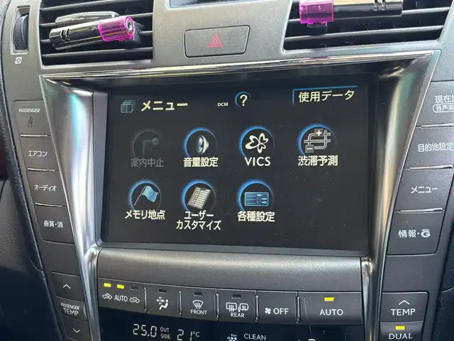 レクサス ＬＳ 460 東京都 2006(平18)年 9.9万km シルバー VDIM（VSC/TRC/ABS/アクティブステアリング統合制御）/ドア/トランクイージークローザー/HIDヘッドランプ/インテリジェントAFS/メッキドアモール/マフラーカッター一体型リアバンパー/オプティトロンメーター（自発光式アナログメーター）/TFTマルチインフォメーションディスプレイ/革巻きステアリングホイール/SRSエアバック （運転席/助手席/ニー/カーテン/前席サイド）/プラズマクラスター付運転席/助手席独立温度調整オートエアコン/パワーシート（運転席/助手席）ポジションメモリー（運転席）/アームレスト（後席中央）/ファブリックシート/電動サンシェード（リアウィンドウ）/G-Link/Gセキュリティ/イモビライザー/スマートエントリー/スタートシステム/HDDナビ/プレミアムサウンド（アナログTV/CD/MD/10スピーカー）/バックガイドモニター/ETC/ドライブレコーダー
