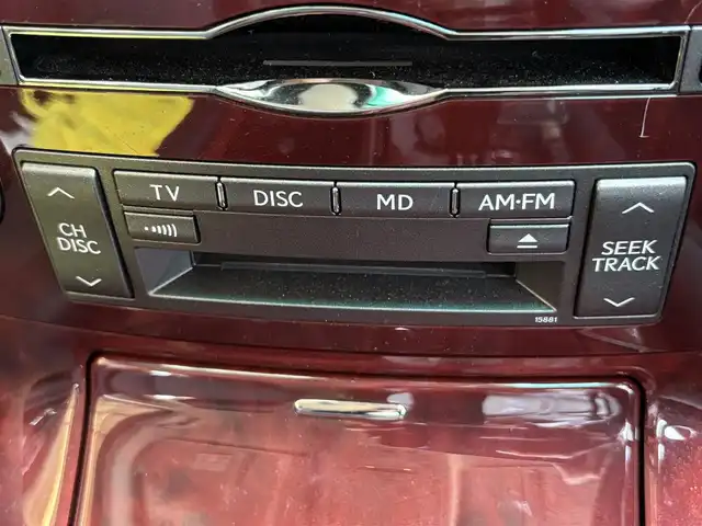 レクサス ＬＳ 460 東京都 2006(平18)年 9.9万km シルバー VDIM（VSC/TRC/ABS/アクティブステアリング統合制御）/ドア/トランクイージークローザー/HIDヘッドランプ/インテリジェントAFS/メッキドアモール/マフラーカッター一体型リアバンパー/オプティトロンメーター（自発光式アナログメーター）/TFTマルチインフォメーションディスプレイ/革巻きステアリングホイール/SRSエアバック （運転席/助手席/ニー/カーテン/前席サイド）/プラズマクラスター付運転席/助手席独立温度調整オートエアコン/パワーシート（運転席/助手席）ポジションメモリー（運転席）/アームレスト（後席中央）/ファブリックシート/電動サンシェード（リアウィンドウ）/G-Link/Gセキュリティ/イモビライザー/スマートエントリー/スタートシステム/HDDナビ/プレミアムサウンド（アナログTV/CD/MD/10スピーカー）/バックガイドモニター/ETC/ドライブレコーダー