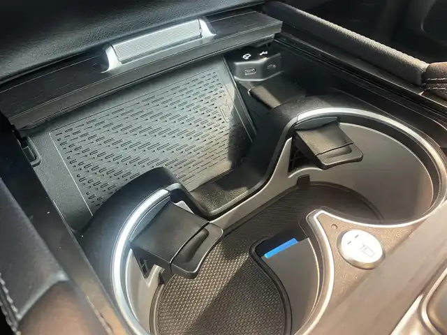 メルセデス・ベンツ ＧＬＳ５８０ 4マチックスポーツ 兵庫県 2020(令2)年 0.7万km オブシディアンブラック /法人ワンオーナー//R3-6年ディーラー記録簿/・AMGライン//Mercedes-Benzロゴ付ブレーキキャリパー//AMG21インチ5スポークAW//AMGスタイリングパッケージ//リラクゼーション機能（前席）/・Off-Roadエンジニアリングパッケージ//DYNAMIC SELECT Off-Roadモード///パノラミックスライディングルーフ//MBUX純正ナビゲーション(12.3インチ)//地デジ/BT/USB//Buemesterサウンド//ワイヤレスチャージング//360度カメラ//アンビエントライト（64色）//前席シートヒーター/ベンチレーター//2、3列目シートヒーター//ルーフレール//全ドアイージークローザー//ビルトインETC//エアバランスパッケージ（パフュームアトマイザー）//パークトロニック//ドライブレコーダーFR//パワーバックドア（フットトランクオープナー機能）/【レーダーセーフティパッケージ】//アクティブディスタンスアシスト・ディストロニック//アクティブブレーキアシスト//PRE-SAFE//アクティブブラインドスポットアシスト//アクティブレーンキーピングアシスト//ブラインドスポットアシスト//レーンチェンジアシスト//アクティブステアリングアシスト