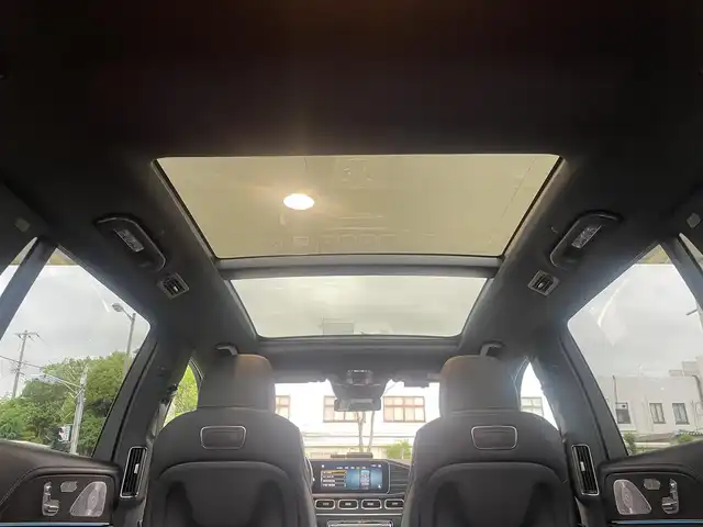 メルセデス・ベンツ ＧＬＳ５８０ 4マチックスポーツ 兵庫県 2020(令2)年 0.7万km オブシディアンブラック /法人ワンオーナー//R3-6年ディーラー記録簿/・AMGライン//Mercedes-Benzロゴ付ブレーキキャリパー//AMG21インチ5スポークAW//AMGスタイリングパッケージ//リラクゼーション機能（前席）/・Off-Roadエンジニアリングパッケージ//DYNAMIC SELECT Off-Roadモード///パノラミックスライディングルーフ//MBUX純正ナビゲーション(12.3インチ)//地デジ/BT/USB//Buemesterサウンド//ワイヤレスチャージング//360度カメラ//アンビエントライト（64色）//前席シートヒーター/ベンチレーター//2、3列目シートヒーター//ルーフレール//全ドアイージークローザー//ビルトインETC//エアバランスパッケージ（パフュームアトマイザー）//パークトロニック//ドライブレコーダーFR//パワーバックドア（フットトランクオープナー機能）/【レーダーセーフティパッケージ】//アクティブディスタンスアシスト・ディストロニック//アクティブブレーキアシスト//PRE-SAFE//アクティブブラインドスポットアシスト//アクティブレーンキーピングアシスト//ブラインドスポットアシスト//レーンチェンジアシスト//アクティブステアリングアシスト