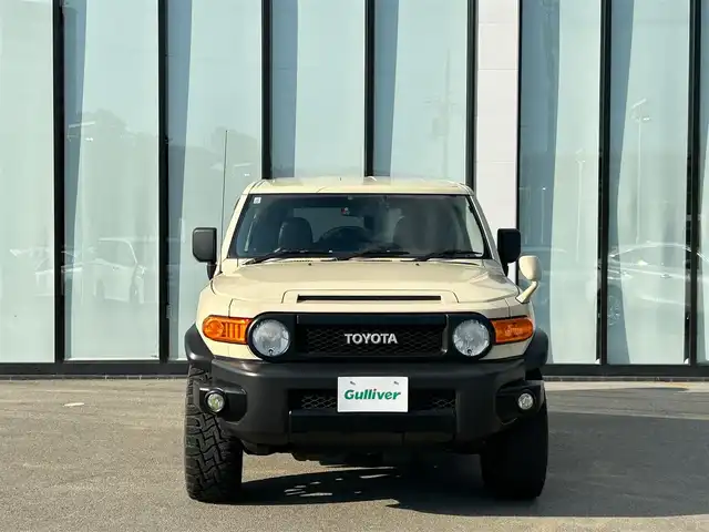 トヨタ ＦＪクルーザー ファイナルエディション 大阪府 2017(平29)年 4.8万km ベージュ 登録時47813km/車検R8年10月/社外9インチメモリーナビ/ フルセグTV/CD/DVD/Bluetooth/USB/バックモニター/横滑り防止装置/コーナーセンサー/クルーズコントロール/ステアリングスイッチ/ドライブレコーダー/ハーフレザーシート/純正20インチアルミホイール/ETC/LED/スペアキーあり