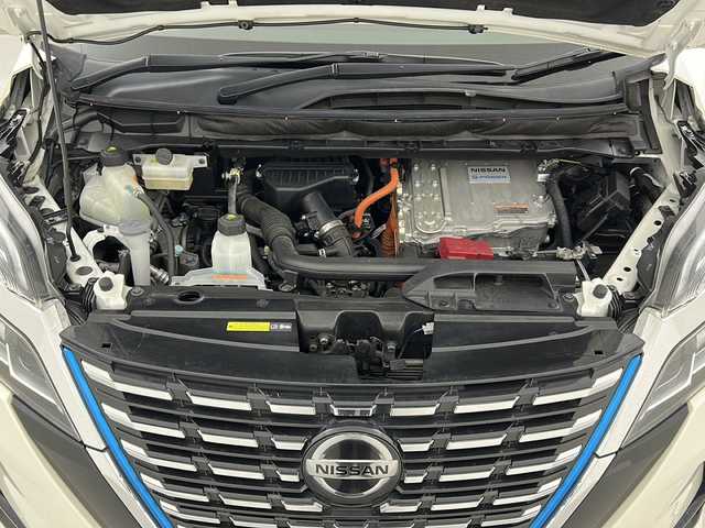日産 セレナ e－パワー ハイウェイスター V 宮城県 2021(令3)年 4.8万km ブリリアントホワイトパール 【セーフティーパックA】/・エマージェンシーブレーキ/・プロパイロット/・車線逸脱警報/・後側方車両検知警報/・コーナーセンサー（前後）/・道路標識表示/・ふらつき警報/純正10型SDナビ（MM520D-L）/地図SDなし動作未確認/・フルセグTV/・BT.CD/DVD/アラウンドビューモニター/インテリジェントルームミラー/両側パワースライド/ハンズフリー機能あり/ビルトインETC/LEDヘッドライト/LEDフォグ/純正AW/純正ドライブレコーダー/純正フロアマット/プッシュスタート/スマートキー