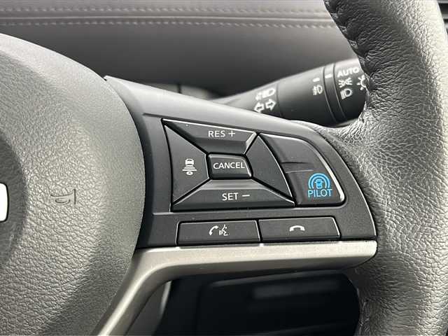 日産 セレナ e－パワー ハイウェイスター V 宮城県 2021(令3)年 4.8万km ブリリアントホワイトパール 【セーフティーパックA】/・エマージェンシーブレーキ/・プロパイロット/・車線逸脱警報/・後側方車両検知警報/・コーナーセンサー（前後）/・道路標識表示/・ふらつき警報/純正10型SDナビ（MM520D-L）/地図SDなし動作未確認/・フルセグTV/・BT.CD/DVD/アラウンドビューモニター/インテリジェントルームミラー/両側パワースライド/ハンズフリー機能あり/ビルトインETC/LEDヘッドライト/LEDフォグ/純正AW/純正ドライブレコーダー/純正フロアマット/プッシュスタート/スマートキー