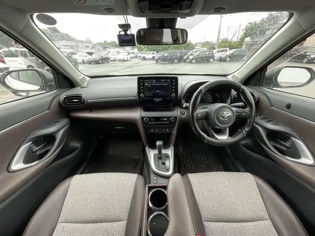 トヨタ ヤリスクロス Z 愛媛県 2021(令3)年 6.2万km ブラックマイカ/ホワイトパールクリスタルシャイン 2トーン 純正ディスプレイオーディオ　/AM/FM/BT/バックカメラ　/トヨタセーフティセンス　/レーダークルーズコントロール　/車線逸脱防止装置　/衝突被害軽減装置　/ブラインドスポットモニター　/前後ドライブレコーダー　/LEDヘッドライト　/ETC/電格ミラー/ヒートミラー/ステアリングリモコン/ヘッドライトレベライザー/現状サマー(純正AW)(215/50/R18)/DUNLOP ENASAVE EC300＋