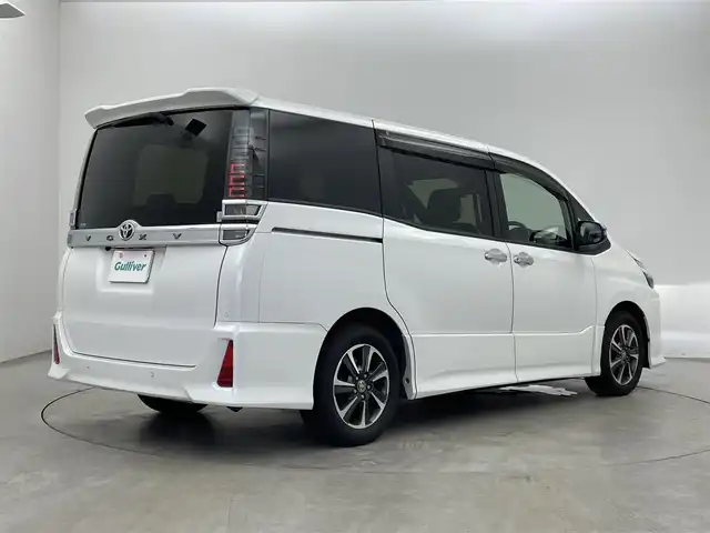 トヨタ ヴォクシー ZS 煌Ⅲ 埼玉県 2020(令2)年 4万km ホワイトパールクリスタルシャイン 社外ナビ　バックカメラ　ビルトインＥＴＣ２．０　前後ドライブレコーダー　セーフティセンス　クルーズコントロール　ＨＤＭＩ　純正アルミホイール　オートハイビーム　ＬＥＤヘッドライト　地デジフルセグ