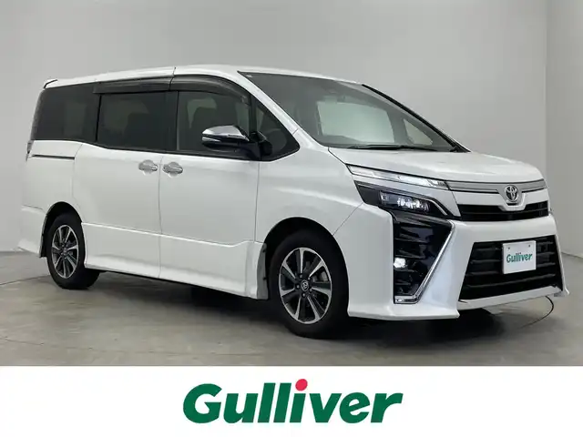 トヨタ ヴォクシー ZS 煌Ⅲ 埼玉県 2020(令2)年 4万km ホワイトパールクリスタルシャイン 社外ナビ　バックカメラ　ビルトインＥＴＣ２．０　前後ドライブレコーダー　セーフティセンス　クルーズコントロール　ＨＤＭＩ　純正アルミホイール　オートハイビーム　ＬＥＤヘッドライト　地デジフルセグ