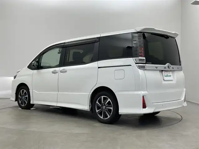 トヨタ ヴォクシー ZS 煌Ⅲ 埼玉県 2020(令2)年 4万km ホワイトパールクリスタルシャイン 社外ナビ　バックカメラ　ビルトインＥＴＣ２．０　前後ドライブレコーダー　セーフティセンス　クルーズコントロール　ＨＤＭＩ　純正アルミホイール　オートハイビーム　ＬＥＤヘッドライト　地デジフルセグ