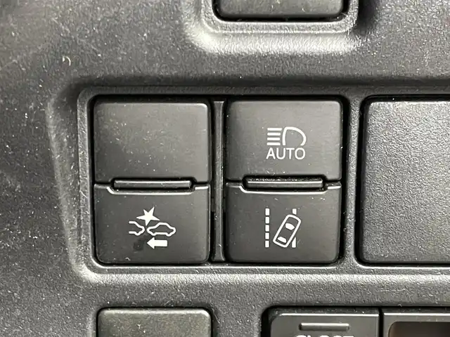 トヨタ ヴォクシー ZS 煌Ⅲ 埼玉県 2020(令2)年 4万km ホワイトパールクリスタルシャイン 社外ナビ　バックカメラ　ビルトインＥＴＣ２．０　前後ドライブレコーダー　セーフティセンス　クルーズコントロール　ＨＤＭＩ　純正アルミホイール　オートハイビーム　ＬＥＤヘッドライト　地デジフルセグ