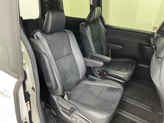 トヨタ ヴォクシー ZS 煌Ⅲ 埼玉県 2020(令2)年 4万km ホワイトパールクリスタルシャイン 社外ナビ　バックカメラ　ビルトインＥＴＣ２．０　前後ドライブレコーダー　セーフティセンス　クルーズコントロール　ＨＤＭＩ　純正アルミホイール　オートハイビーム　ＬＥＤヘッドライト　地デジフルセグ
