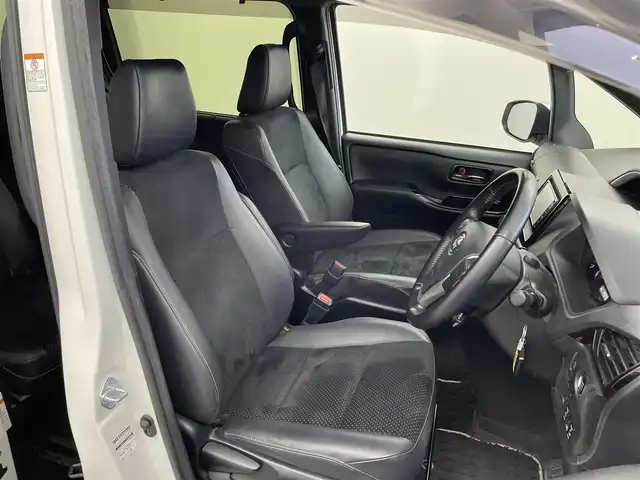 トヨタ ヴォクシー ZS 煌Ⅲ 埼玉県 2020(令2)年 4万km ホワイトパールクリスタルシャイン 社外ナビ　バックカメラ　ビルトインＥＴＣ２．０　前後ドライブレコーダー　セーフティセンス　クルーズコントロール　ＨＤＭＩ　純正アルミホイール　オートハイビーム　ＬＥＤヘッドライト　地デジフルセグ