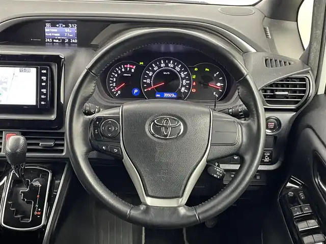 トヨタ ヴォクシー ZS 煌Ⅲ 埼玉県 2020(令2)年 4万km ホワイトパールクリスタルシャイン 社外ナビ　バックカメラ　ビルトインＥＴＣ２．０　前後ドライブレコーダー　セーフティセンス　クルーズコントロール　ＨＤＭＩ　純正アルミホイール　オートハイビーム　ＬＥＤヘッドライト　地デジフルセグ