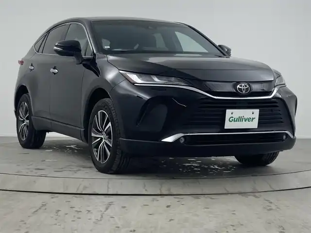 トヨタ ハリアー G 熊本県 2023(令5)年 1.1万km ブラック トヨタセーフティセンス/　　・プリクラッシュセーフティ/　　・レーンディバーチャーアラート/　　・レーントレーシングアシスト/　　・レーダークルーズコントロール/　　・オートマチックハイビーム/　　・ロードサインアシスト/デジタルインナーミラー/ドライブレコーダー/純正8インチディスプレイオーディオ/　　・BT/フルセグ/バックカメラ/ビルトインETC2.0/ハーフレザーシート/パワーシート（D席）/パワーバックドア/純正LEDヘッドライト/フォグランプ/純正18インチアルミホイール/取扱説明書/スペアキー