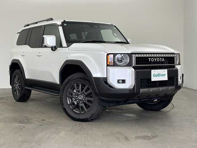 トヨタ ランドクルーザー ２５０ VX 兵庫県 2024(令6)年 0.9万km プラチナホワイトパールマイカ ・純正12.3インチディスプレイナビオーディオ/・Bluetooth/USB/HDMI//Apple car play/Android Auto/・パノラミックビューモニター/・サンルーフ/・トヨタセーフティセンス/・トヨタチームメイト/・プリクラッシュセーフティ/・プロアクティブドライビングアシスト/・ブラインドスポットモニター/・レーダークルーズコントロール/・レーンディバーチャーアラート/・後方車両接近告知/・安心降車アシスト/・周辺車両接近時サポート/・発進遅れ告知/・ロードサインアシスト/・レーンチェンジアシスト/・フロントクロストラフィックアラート/・リヤクロストラフィックアラート/・パーキングサポートブレーキ/・オートマチックハイビーム/・後退速度抑制/・クリアランスソナー/・Advanced　Drive/・パワーバックドア/・電動パーキングブレーキ/・オートホールド/・デジタルインナーミラー/・ステアリングヒーター/・運転席パワーシート/・前席シートヒーター/・前席ベンチレーション/・nanoeX/・オートワイパー/・ルーフレール/・丸目LEDオートライト/・純正アルミホイールタイヤ/・ビルトインETC2.0/・取扱説明書/・保証書/・スペアキー