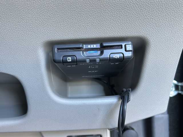 ダイハツ キャスト スタイル G SAⅡ 静岡県 2016(平28)年 5.3万km ブラックマイカ 純正ナビ/・CD/DVD/SD/ipod/USB/AUX/Bluetooth/・ラジオ/フルセグTV/主要装備/・バックカメラ　/・純正フロアマット　/・純正アルミホイール　/・ＬＥＤヘッドライト　/・オートライト　/・盗難防止装置　/・プッシュスタート　/・スマートキー　/・アイドリングストップ　/・ステアリングリモコン　/・フォグランプ/・ベンチシート/・オートエアコン