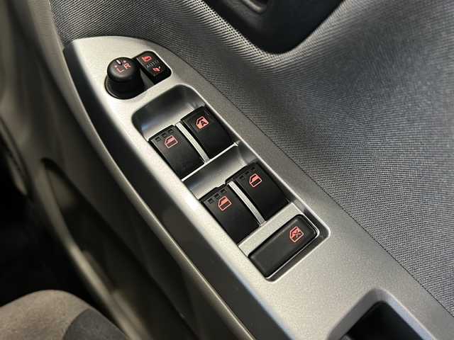 ダイハツ キャスト スタイル G SAⅡ 静岡県 2016(平28)年 5.3万km ブラックマイカ 純正ナビ/・CD/DVD/SD/ipod/USB/AUX/Bluetooth/・ラジオ/フルセグTV/主要装備/・バックカメラ　/・純正フロアマット　/・純正アルミホイール　/・ＬＥＤヘッドライト　/・オートライト　/・盗難防止装置　/・プッシュスタート　/・スマートキー　/・アイドリングストップ　/・ステアリングリモコン　/・フォグランプ/・ベンチシート/・オートエアコン