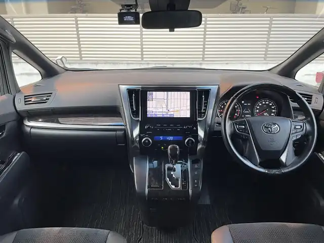 トヨタ アルファード S タイプゴールド 大阪府 2021(令3)年 2.2万km ホワイトパールクリスタルシャイン ワンオーナー/OP：T-Connectナビキッド/OP：CD・DVDデッキ/OP：TV＋AppleCarPlay＋AndroidAuto/前後ドライブレコーダー【TZ-D305W】/純正9インチディスプレイオーディオ/　フルセグTV/FM/AM/Bluetooth/ToyotaSafetySense/　・プリクラッシュセーフティ/　・レーントレーシングアシスト/　・レーダークルーズコントロール/　・ロードサインアシスト/　・アダプティブハイビームシステム/パワーバックドア/ハーフレザーシート/純正18インチアルミホイール/3眼LEDヘッドライト/LEDシーケンシャルターンランプ（フロント・リア）/後席用アクセサリーコンセント（AC100V・100W）/スペアキー1本