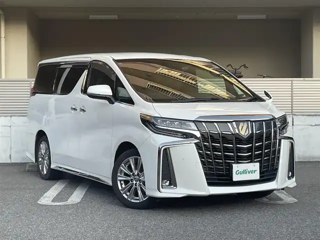 トヨタ アルファード S タイプゴールド 大阪府 2021(令3)年 2.2万km ホワイトパールクリスタルシャイン ワンオーナー/OP：T-Connectナビキッド/OP：CD・DVDデッキ/OP：TV＋AppleCarPlay＋AndroidAuto/前後ドライブレコーダー【TZ-D305W】/純正9インチディスプレイオーディオ/　フルセグTV/FM/AM/Bluetooth/ToyotaSafetySense/　・プリクラッシュセーフティ/　・レーントレーシングアシスト/　・レーダークルーズコントロール/　・ロードサインアシスト/　・アダプティブハイビームシステム/パワーバックドア/ハーフレザーシート/純正18インチアルミホイール/3眼LEDヘッドライト/LEDシーケンシャルターンランプ（フロント・リア）/後席用アクセサリーコンセント（AC100V・100W）/スペアキー1本