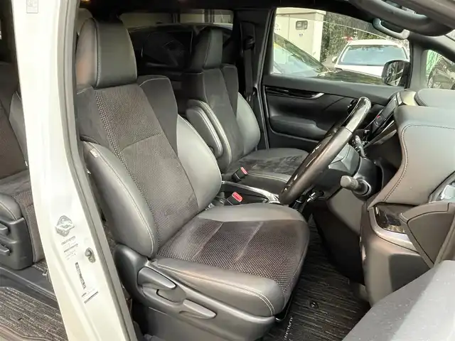 トヨタ アルファード S タイプゴールド 大阪府 2021(令3)年 2.2万km ホワイトパールクリスタルシャイン ワンオーナー/OP：T-Connectナビキッド/OP：CD・DVDデッキ/OP：TV＋AppleCarPlay＋AndroidAuto/前後ドライブレコーダー【TZ-D305W】/純正9インチディスプレイオーディオ/　フルセグTV/FM/AM/Bluetooth/ToyotaSafetySense/　・プリクラッシュセーフティ/　・レーントレーシングアシスト/　・レーダークルーズコントロール/　・ロードサインアシスト/　・アダプティブハイビームシステム/パワーバックドア/ハーフレザーシート/純正18インチアルミホイール/3眼LEDヘッドライト/LEDシーケンシャルターンランプ（フロント・リア）/後席用アクセサリーコンセント（AC100V・100W）/スペアキー1本