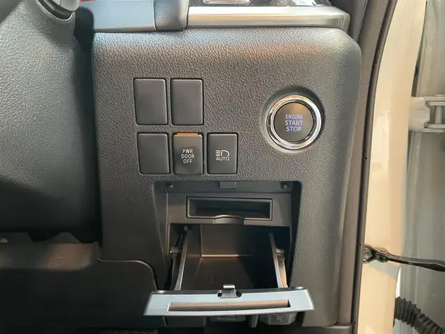 トヨタ アルファード S タイプゴールド 大阪府 2021(令3)年 2.2万km ホワイトパールクリスタルシャイン ワンオーナー/OP：T-Connectナビキッド/OP：CD・DVDデッキ/OP：TV＋AppleCarPlay＋AndroidAuto/前後ドライブレコーダー【TZ-D305W】/純正9インチディスプレイオーディオ/　フルセグTV/FM/AM/Bluetooth/ToyotaSafetySense/　・プリクラッシュセーフティ/　・レーントレーシングアシスト/　・レーダークルーズコントロール/　・ロードサインアシスト/　・アダプティブハイビームシステム/パワーバックドア/ハーフレザーシート/純正18インチアルミホイール/3眼LEDヘッドライト/LEDシーケンシャルターンランプ（フロント・リア）/後席用アクセサリーコンセント（AC100V・100W）/スペアキー1本