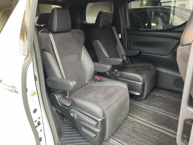 トヨタ アルファード S タイプゴールド 大阪府 2021(令3)年 2.2万km ホワイトパールクリスタルシャイン ワンオーナー/OP：T-Connectナビキッド/OP：CD・DVDデッキ/OP：TV＋AppleCarPlay＋AndroidAuto/前後ドライブレコーダー【TZ-D305W】/純正9インチディスプレイオーディオ/　フルセグTV/FM/AM/Bluetooth/ToyotaSafetySense/　・プリクラッシュセーフティ/　・レーントレーシングアシスト/　・レーダークルーズコントロール/　・ロードサインアシスト/　・アダプティブハイビームシステム/パワーバックドア/ハーフレザーシート/純正18インチアルミホイール/3眼LEDヘッドライト/LEDシーケンシャルターンランプ（フロント・リア）/後席用アクセサリーコンセント（AC100V・100W）/スペアキー1本