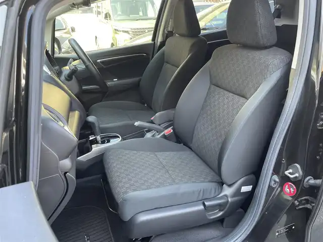 ホンダ フィット 13G Fパッケージ ファインED 福岡県 2016(平28)年 3万km クリスタルブラックパール ワンオーナー/純正ディーラーナビ/・Bluetooth/・ワンセグTV/・USB/・ラジオ/・CD/DVD/SD/アイドリングストップ/横滑り防止システム/ビルトインETC/バックカメラ/プッシュスタート/純正フロアマット/取扱説明書/保証書/スペアキー×1