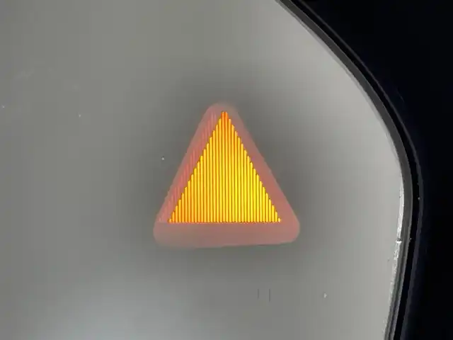 日産 ノート X 愛知県 2021(令3)年 2.2万km オーロラフレアブルーパール 純正９インチナビ　/（FM/AM/Bluetooth/USB/HDMI/AppleCarPlay/AndroidAuto/フルセグTV)/アラウンドビューモニター　/衝突軽減ブレーキ　/プロパイロット　/ブラインドスポットモニター　/ワイヤレス充電　/デジタルインナーミラー　/ビルトインＥＴＣ２．０　/ＳＯＳコール　/踏み間違い衝突防止/車線逸脱警報/標識検知機能/クリアランスソナー/ドライブレコーダー　/USB入力端子/オートライト/純正フロアマット/電動パーキングブレーキ