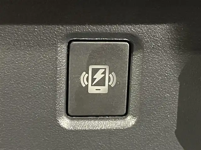 日産 ノート X 愛知県 2021(令3)年 2.2万km オーロラフレアブルーパール 純正９インチナビ　/（FM/AM/Bluetooth/USB/HDMI/AppleCarPlay/AndroidAuto/フルセグTV)/アラウンドビューモニター　/衝突軽減ブレーキ　/プロパイロット　/ブラインドスポットモニター　/ワイヤレス充電　/デジタルインナーミラー　/ビルトインＥＴＣ２．０　/ＳＯＳコール　/踏み間違い衝突防止/車線逸脱警報/標識検知機能/クリアランスソナー/ドライブレコーダー　/USB入力端子/オートライト/純正フロアマット/電動パーキングブレーキ