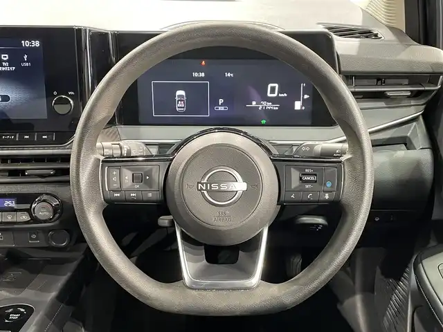 日産 ノート X 愛知県 2021(令3)年 2.2万km オーロラフレアブルーパール 純正９インチナビ　/（FM/AM/Bluetooth/USB/HDMI/AppleCarPlay/AndroidAuto/フルセグTV)/アラウンドビューモニター　/衝突軽減ブレーキ　/プロパイロット　/ブラインドスポットモニター　/ワイヤレス充電　/デジタルインナーミラー　/ビルトインＥＴＣ２．０　/ＳＯＳコール　/踏み間違い衝突防止/車線逸脱警報/標識検知機能/クリアランスソナー/ドライブレコーダー　/USB入力端子/オートライト/純正フロアマット/電動パーキングブレーキ