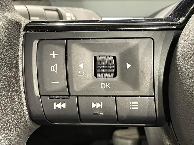 日産 ノート X 愛知県 2021(令3)年 2.2万km オーロラフレアブルーパール 純正９インチナビ　/（FM/AM/Bluetooth/USB/HDMI/AppleCarPlay/AndroidAuto/フルセグTV)/アラウンドビューモニター　/衝突軽減ブレーキ　/プロパイロット　/ブラインドスポットモニター　/ワイヤレス充電　/デジタルインナーミラー　/ビルトインＥＴＣ２．０　/ＳＯＳコール　/踏み間違い衝突防止/車線逸脱警報/標識検知機能/クリアランスソナー/ドライブレコーダー　/USB入力端子/オートライト/純正フロアマット/電動パーキングブレーキ