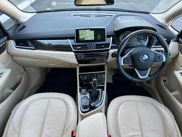 ＢＭＷ ２１８ｄ アクティブツアラー ラグジュアリー 埼玉県 2018(平30)年 3.1万km プラチナシルバー ワンオーナー　/白革シート　/純正ナビ　/アンビエントライト　/コンフォートアクセス　/パワーシート　/シートヒーター　/パワーバックドア　/バックカメラ　/前後ドライブレコーダー　/純正１６インチアルミホイール