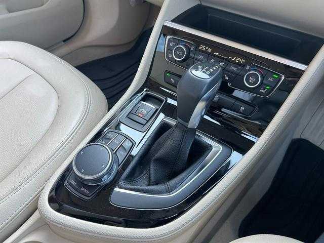 ＢＭＷ ２１８ｄ アクティブツアラー ラグジュアリー 埼玉県 2018(平30)年 3.1万km プラチナシルバー ワンオーナー　/白革シート　/純正ナビ　/アンビエントライト　/コンフォートアクセス　/パワーシート　/シートヒーター　/パワーバックドア　/バックカメラ　/前後ドライブレコーダー　/純正１６インチアルミホイール