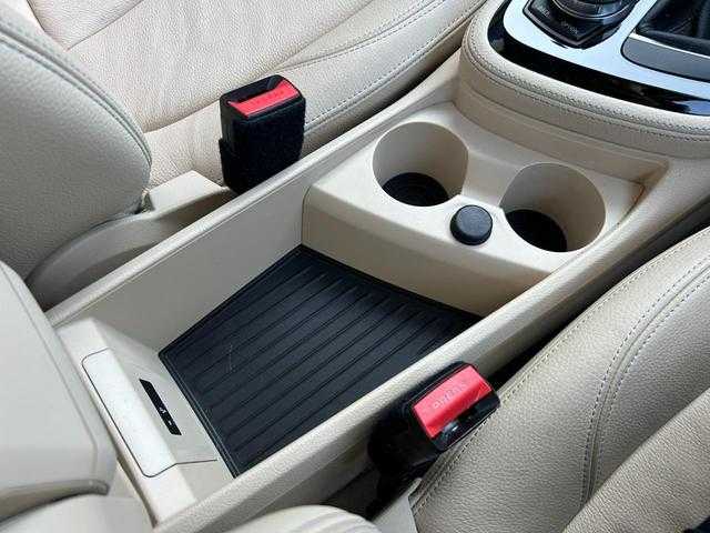 ＢＭＷ ２１８ｄ アクティブツアラー ラグジュアリー 埼玉県 2018(平30)年 3.1万km プラチナシルバー ワンオーナー　/白革シート　/純正ナビ　/アンビエントライト　/コンフォートアクセス　/パワーシート　/シートヒーター　/パワーバックドア　/バックカメラ　/前後ドライブレコーダー　/純正１６インチアルミホイール