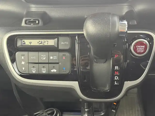 ホンダ Ｎ ＢＯＸ カスタム SSパッケージ 愛知県 2015(平27)年 6.4万km スマートブラック SDナビ/・地デジTV/・CD/DVD/・AM/FM/・Bluetooth/・AUX/両側パワースライドドア/前方ドライブレコーダー/純正フロアマット/純正14インチアルミホイール/横滑り防止装置/オートライト/ETC/スマートキー