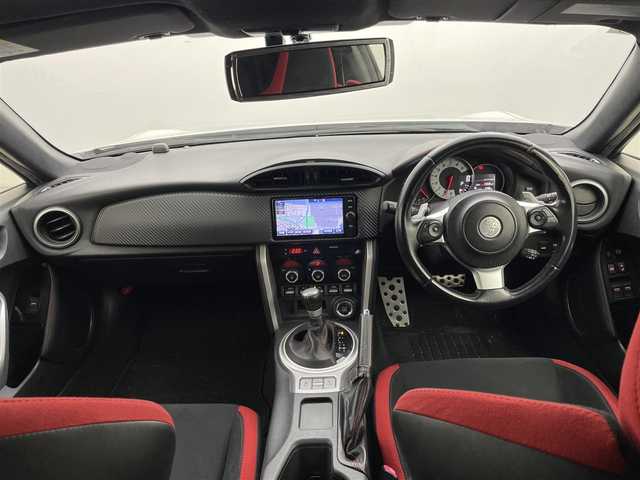 トヨタ ８６ GT 岡山県 2017(平29)年 6.5万km クリスタルホワイトパール モデリスタエアロ/純正ナビ/・FM/AM/Bluetooth/フルセグ/CD/DVD/バックカメラ/クルーズコントロール/LEDヘッドライト/・オートライト/・フォグライト/パドルシフト/プッシュスタート/・スマートキー/オートライト/純正フロアマット/純正17インチアルミ
