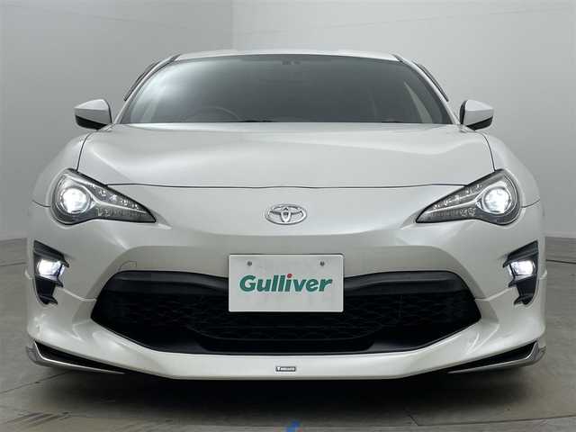 トヨタ ８６ GT 岡山県 2017(平29)年 6.5万km クリスタルホワイトパール モデリスタエアロ/純正ナビ/・FM/AM/Bluetooth/フルセグ/CD/DVD/バックカメラ/クルーズコントロール/LEDヘッドライト/・オートライト/・フォグライト/パドルシフト/プッシュスタート/・スマートキー/オートライト/純正フロアマット/純正17インチアルミ