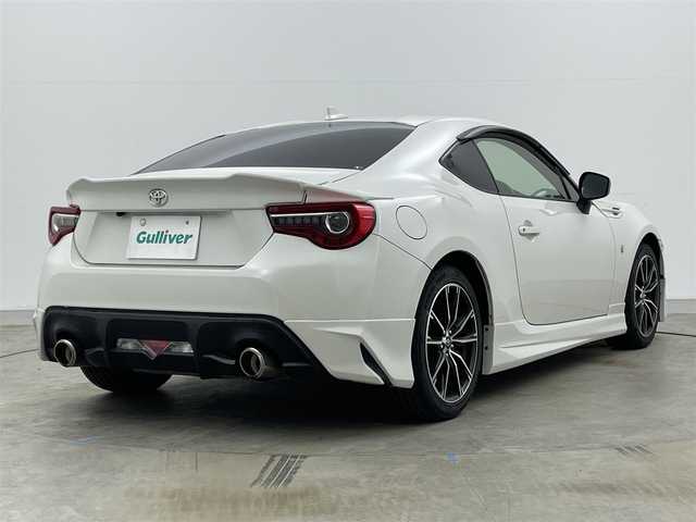 トヨタ ８６ GT 岡山県 2017(平29)年 6.5万km クリスタルホワイトパール モデリスタエアロ/純正ナビ/・FM/AM/Bluetooth/フルセグ/CD/DVD/バックカメラ/クルーズコントロール/LEDヘッドライト/・オートライト/・フォグライト/パドルシフト/プッシュスタート/・スマートキー/オートライト/純正フロアマット/純正17インチアルミ