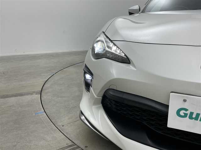 トヨタ ８６ GT 岡山県 2017(平29)年 6.5万km クリスタルホワイトパール モデリスタエアロ/純正ナビ/・FM/AM/Bluetooth/フルセグ/CD/DVD/バックカメラ/クルーズコントロール/LEDヘッドライト/・オートライト/・フォグライト/パドルシフト/プッシュスタート/・スマートキー/オートライト/純正フロアマット/純正17インチアルミ