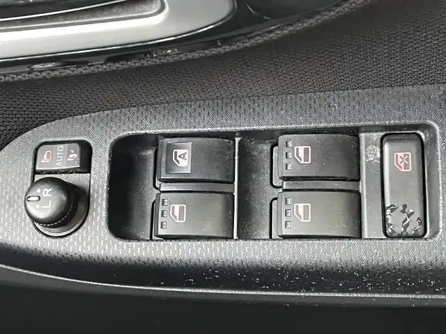 ダイハツ ムーヴ カスタム X LTD SAⅢ 道央・札幌 2018(平30)年 6.1万km パールホワイトⅢ ・４WD/・衝突軽減ブレーキ/・コーナーセンサー/・レーンキープアシスト/・社外オーディオ/　CD＆AUX＆ラジオ/・アイドリングストップ/・オートエアコン/・オートライト/・オートリトラミラー/・シートヒーター/・プッシュスタート/・スマートキー/・純正AW＆夏タイヤ積込/・社外フロアマット/・ドアバイザー/・LEDヘッドライト/・ウィンカーミラー/・フォグライト/・スペアキー×１