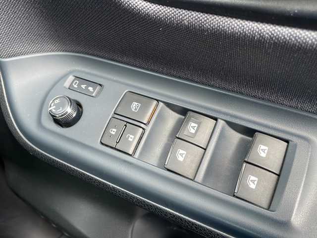 トヨタ ヴォクシー ZS 道東・釧路十勝 2014(平26)年 10.5万km ホワイトパールクリスタルシャイン 4WD/寒冷地仕様/純正ナビ　NSZT-Y64T/　(AM/FM/CD/DVD/BT)/フリップダウンモニター　ALPINE/エンジンスターター/ビルトインETC/バックカメラ/両側パワースライドドア/PWR/社外17インチAW/純正フロアマット/ドアバイザー/MTモード付AT/アイドリングストップ/パーキングアシスト/オートライト/オートマチックハイビーム/フォグランプ/盗難防止装置/ABS/横滑り防止装置/スペアキー/取扱説明書