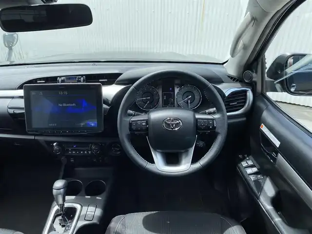 トヨタ ハイラックス Z 広島県 2023(令5)年 3.2万km アティチュードブラックマイカ ワンオーナー/アルパインフローティング/　・ディスプレイオーディオ/ベットライナー/セーフティセンス/オートLSD/リアデフロック/ディーゼルターボ/スマートキー/セーフティセンス/保証書あり/取り扱い説明書あり/スペア（スマートキー）あり