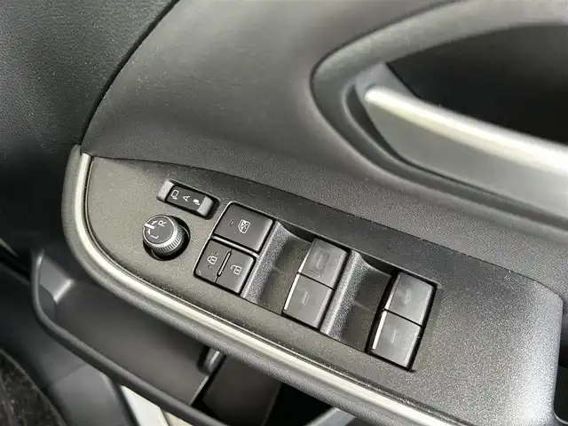トヨタ ヴォクシー S－Z 愛知県 2023(令5)年 1.7万km ホワイトパールクリスタルシャイン ワンオーナー/純正ディスプレイオーディオ/・ナビ/AM/FM/BT/フルセグTV/HDMI/バックカメラ/全方位カメラ/両側パワースライドドア/パワーバックドア/フリップダウンモニター/前席シートヒーター/2列目シートヒーター/2列目オットマン/ステアリングヒーター/ステアリングスイッチ/追従クルーズコントロール/オートライト/オートハイビーム/MT付AT/LDA/PCS/PDA/コーナーセンサー/RCD/PKSB/RSA/フロアマット/ドアバイザー/ビルトインETC2.0/取扱説明書/ナビ取扱説明書/スペアキー/保証書