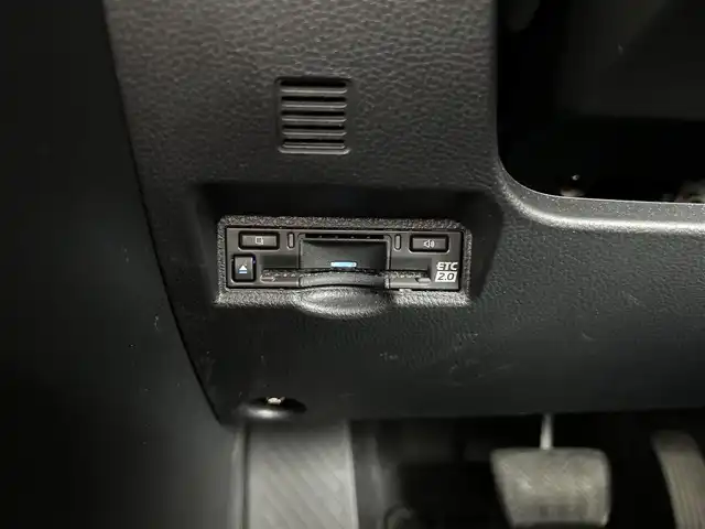 トヨタ ヴォクシー S－Z 愛知県 2023(令5)年 1.7万km ホワイトパールクリスタルシャイン ワンオーナー/純正ディスプレイオーディオ/・ナビ/AM/FM/BT/フルセグTV/HDMI/バックカメラ/全方位カメラ/両側パワースライドドア/パワーバックドア/フリップダウンモニター/前席シートヒーター/2列目シートヒーター/2列目オットマン/ステアリングヒーター/ステアリングスイッチ/追従クルーズコントロール/オートライト/オートハイビーム/MT付AT/LDA/PCS/PDA/コーナーセンサー/RCD/PKSB/RSA/フロアマット/ドアバイザー/ビルトインETC2.0/取扱説明書/ナビ取扱説明書/スペアキー/保証書