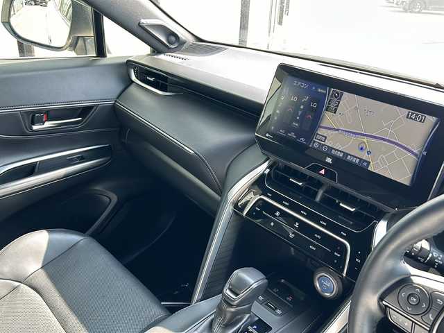 トヨタ ハリアー ハイブリッド Z レザーパッケージ 山形県 2020(令2)年 3.5万km ホワイトパールクリスタルシャイン 調光パノラマルーフ/JBLプレミアムサウンドシステム/純正１２．３インチディスプレイオーディオ/Bluetooth/パノラミックビューモニター/追従型クルーズコントロール/デジタルインナーミラー/オートハイビーム/LEDヘッドライト/ビルトインETC２．０/前席シートヒーター/ステアリングヒーター/前席エアシート/前席パワーシート/パワーバックドア/オートブレーキホールド/ブラインドスポットモニター/衝突軽減ブレーキシステム/車線逸脱防止システム/横滑り防止装置/踏み間違い防止装置/純正ドライブレコーダー/純正AW/コーナーセンサー/純正フロアマット/ステアリングスイッチ/ウィンカーミラー/プッシュスタート