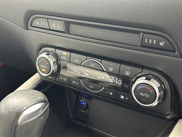 マツダ ＣＸ－５ XD Lパッケージ 大阪府 2017(平29)年 5.6万km マシーングレープレミアムM 純正ナビ/【FM/AM/フルセグTV/Bluetooth/USB/AUX】/ホワイトレザーシート/前後シートヒーター/パワーバックドア/ブラインドスポットモニター/ヘッドアップディスプレイ/前後コーナーセンサー/オートマチックハイビーム/衝突軽減システム/バックカメラ/サイドカメラ/スマートキー/プッシュスタート/保証書/取扱説明書/点検記録簿