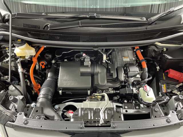 ホンダ フリード ハイブリット e:HEV AIR EX 神奈川県 2025(令7)年 0.1千km ソニックグレーパール 登録済未使用車/純正9型ディスプレイオーディオ【LXM-242ZFNI】/ホンダコネクトナビ/フルセグ　Bluetooth　AM FM　USB　iPod　/両側電動スライドドア【サンシェード】/ホンダセンシング/CMBS衝突軽減ブレーキ/誤発進抑制機能/急アクセル抑制機能/路外逸脱抑制機能/アダブティブクルーズコントロール/LKAS車線維持支援システム/先行車発進お知らせ機能/標識認識機能/ブラインドスポットインフォメーション/パーキングセンサーシステム/後退出庫サポート/オートハイビーム/革巻きステアリング/前席シートヒーター/ECON/電動パーキングブレーキ/オートブレーキホールド/プッシュスタート/スマートキー/純正15インチアルミホイール/LEDヘッドランプ/オートライト/スペアキー