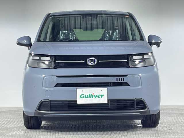 ホンダ フリード ハイブリット e:HEV AIR EX 神奈川県 2025(令7)年 0.1千km ソニックグレーパール 登録済未使用車/純正9型ディスプレイオーディオ【LXM-242ZFNI】/ホンダコネクトナビ/フルセグ　Bluetooth　AM FM　USB　iPod　/両側電動スライドドア【サンシェード】/ホンダセンシング/CMBS衝突軽減ブレーキ/誤発進抑制機能/急アクセル抑制機能/路外逸脱抑制機能/アダブティブクルーズコントロール/LKAS車線維持支援システム/先行車発進お知らせ機能/標識認識機能/ブラインドスポットインフォメーション/パーキングセンサーシステム/後退出庫サポート/オートハイビーム/革巻きステアリング/前席シートヒーター/ECON/電動パーキングブレーキ/オートブレーキホールド/プッシュスタート/スマートキー/純正15インチアルミホイール/LEDヘッドランプ/オートライト/スペアキー