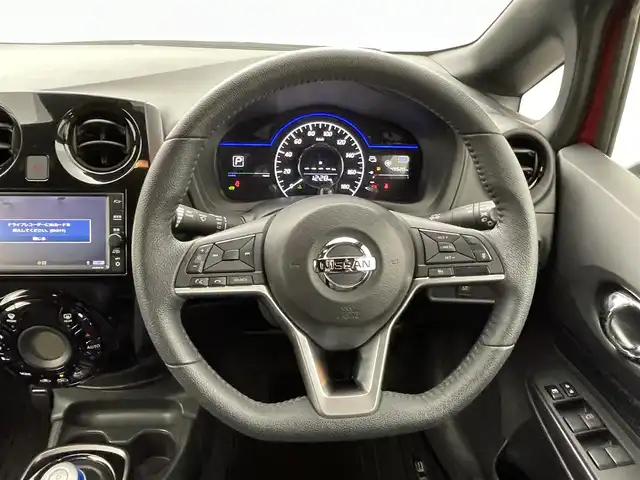 日産 ノート e－パワー メダリスト Bアロー 熊本県 2020(令2)年 5万km ガーネットレッド/スーパーブラック 2トーン 純正ナビMJ119D-W（ＣＤ・フルセグ・ＢＴ）/アラウンドビューモニター　/純正ドライブレコーダー　/純正ＥＴＣ　/レーダークルーズコントロール　/前後クリアランスソナー　/エマージェンシーブレーキ/衝突軽減ブレーキ　/レーンキープアシスト　/横滑り防止/インテリジェントルームミラー/純正フロアマット/純正１５インチAW/オートライト/オートマチックハイビーム/LEDヘッドライト/フォグランプ/スマートキー/プッシュスタート