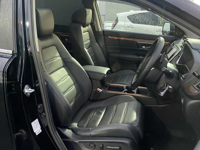 ホンダ ＣＲ－Ｖ EX・マスターピース 福島県 2019(平31)年 2.8万km クリスタルブラックパール ホンダセンシング/・車線逸脱警報装置/・衝突被害軽減ブレーキ/・レーンキープアシスト/・アダプティブクルーズコントロール/・オートマチックハイビーム/社外ナビ/・型番：VRU-195CVi/・CD/DVD/BT/SD/AM/FM/Music Rack//・バックカメラ/・前後ドライブレコーダー/・ビルトインETC2.0/レザーシート/・D+N席シートヒーター/・D+N席パワーシート/・D席メモリーシート/・フルフラットシート/革張りステアリング/・ステアリングスイッチ/・パドルシフト/電子パーキング/・オートブレーキホールド/アイドリングストップ/USB充電ポート/サンルーフ/ルーフレール/電動リアゲート/プッシュスタート/・スマートキー/・スペアキー1本/・エンジンスターター/LEDヘッドライト/・オートライト/・フォグランプ/純正フロアマット/ドアバイザー/積込みスタッドレス/・溝10mm/・純正AW