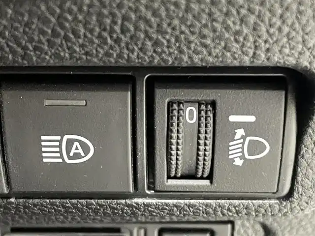 トヨタ カローラ クロス ハイブリッド Z 熊本県 2024(令6)年 1.5万km プラチナホワイトパールマイカ 純正ナビ（ＡＭ・ＦＭ・フルセグ・ＢＴ・HDMI）/バックカメラ　/ビルトインＥＴＣ２．０　/純正前後ドライブレコーダー　/前後クリアランスソナー　/レーダークルーズコントロール　/前席シートヒーター　/運転席パワーシート/パワーバックドア/ルーフレール/ハーフレザーシート/純正フロアマット/純正１８インチAW/オートライト/オートマチックハイビーム/LEDヘッドライト/フォグランプ/スマートキー/プッシュスタート/取扱説明書