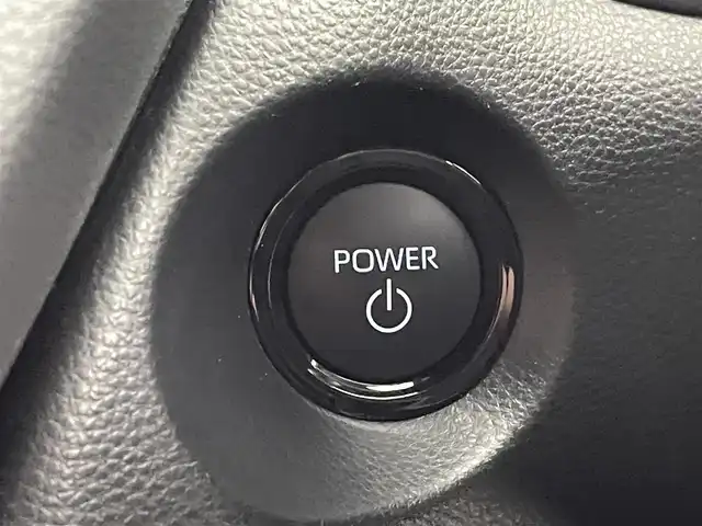 トヨタ カローラ クロス ハイブリッド Z 熊本県 2024(令6)年 1.5万km プラチナホワイトパールマイカ 純正ナビ（ＡＭ・ＦＭ・フルセグ・ＢＴ・HDMI）/バックカメラ　/ビルトインＥＴＣ２．０　/純正前後ドライブレコーダー　/前後クリアランスソナー　/レーダークルーズコントロール　/前席シートヒーター　/運転席パワーシート/パワーバックドア/ルーフレール/ハーフレザーシート/純正フロアマット/純正１８インチAW/オートライト/オートマチックハイビーム/LEDヘッドライト/フォグランプ/スマートキー/プッシュスタート/取扱説明書